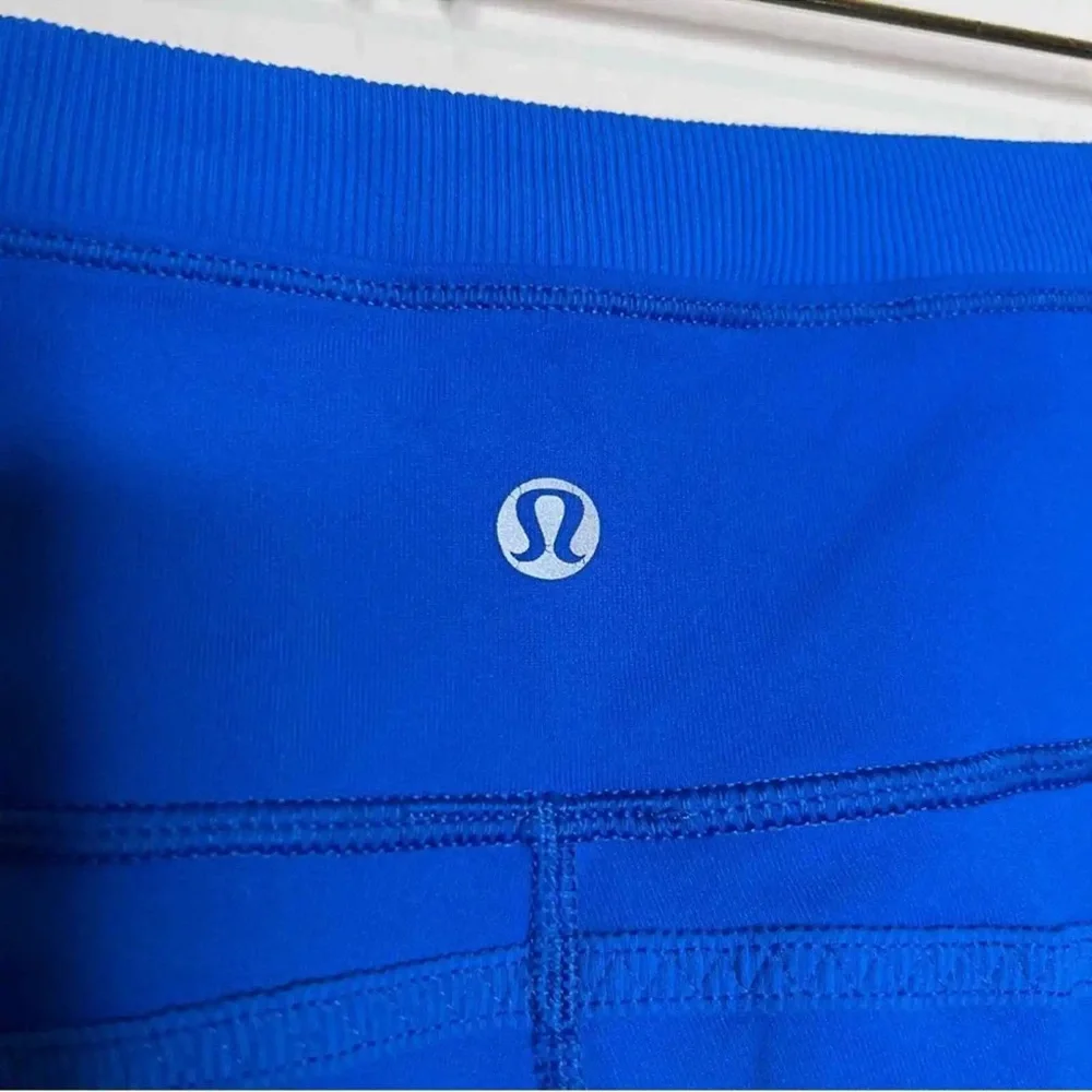 LULULEMON Roll Out Crop‎ in Baroque Blue. Size 4